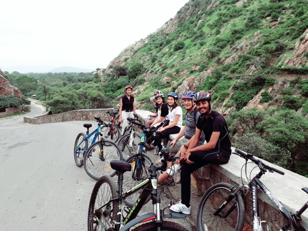 Countryside Cycling and Local Lunch