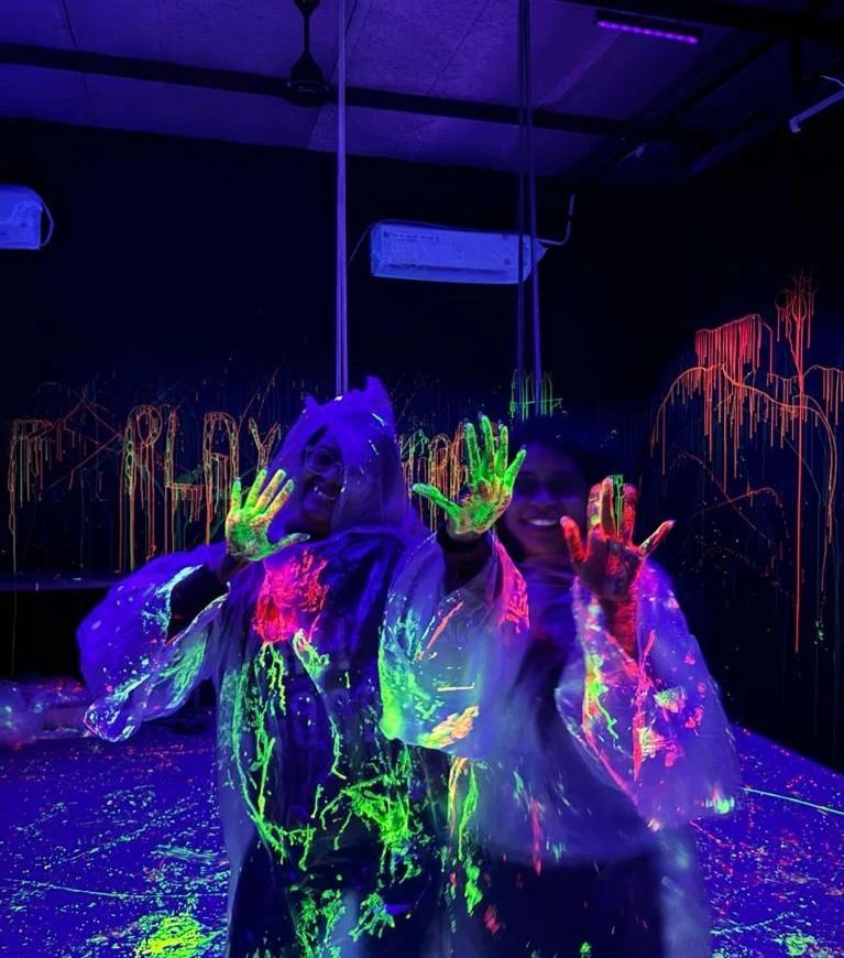Neon Splash : Enjoy with Neon colours